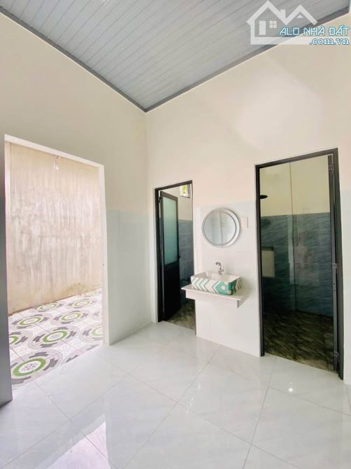 Kẹt Lắm Rồi ! Bán gấp căn nhà ở 1/ Đ . Trịnh Thị Miếng , Hóc Môn 100m2 SHR giá 1 tỉ - 5