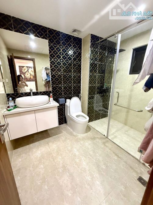 BÁN NHÀ TÂY SƠN –35M2**6 TẦNG - Ô TÔ ĐỖ CỔNG – 30M RA Ô TÔ TRÁNH – FULL NỘI THÁT - HƠN 9TỶ - 5