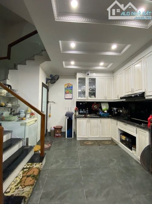 Thạch Bàn nhà dân xây MT rộng , gần ô tô 52m x 6 tầng, MT 5,9 m - 5