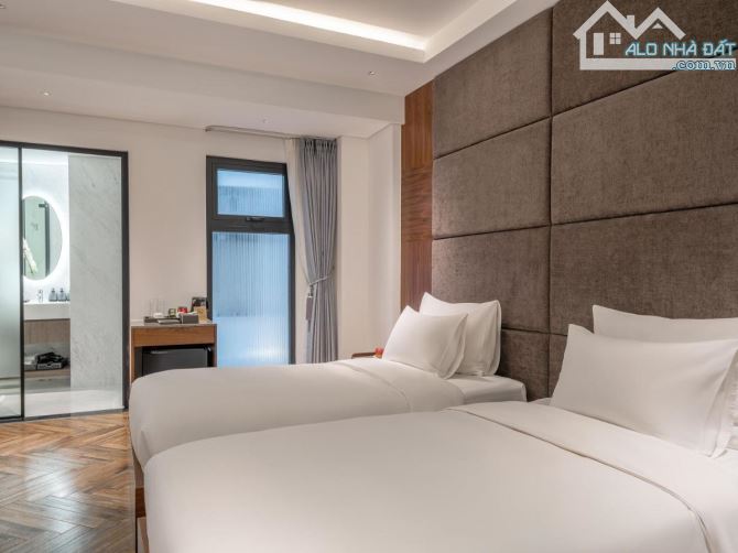 Cần bán gấp khách sạn mặt phố Lò Sũ 236m2, 15 tầng, MT 7.5m, 71 phòng - Giá 259 tỷ - 5