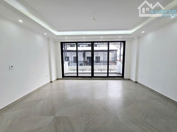 BÁN NHÀ NGUYỄN PHONG SẮC 65m2 × 7T THANG MÁY - GARA 2 Ô TÔ, 2 Ô TÔ TRÁNH + HAI THOÁNG - 6