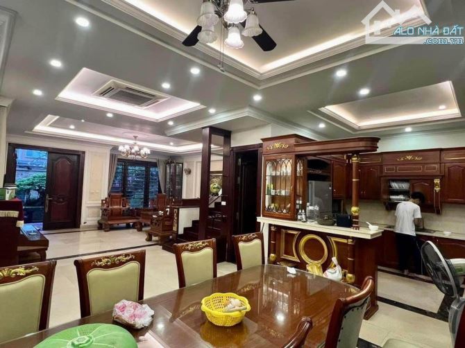 Bán biệt thự sân vườn, KĐT Dịch Vọng - Đường Lớn 5 Ô tô tránh - 340m2 x 4T MT 18m - 119 tỷ - 6