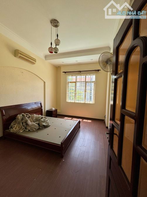 *CHO THUÊ NHÀ NGUYÊN CĂN GẦN LINH ĐÀM,4 TẦNG 4 PHÒNG Ô TÔ ĐỖ TRONG NHÀ.GIÁ CHỈ 12,5 TRIỆU - 6