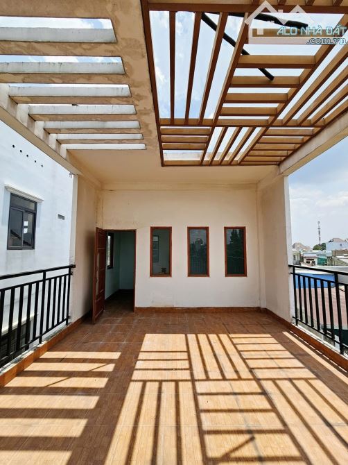 Bán nhà góc 2 mặt tiền 1 trệt 1 lầu 1 tum p. Tân Hoà - 6