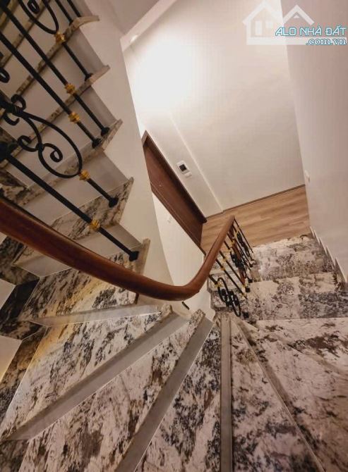 ĐỐNG ĐA - ĐƯỜNG LÁNG - 40M2 - 5 TẦNG - MT 4M - NGÕ NÔNG CÁCH PHỐ CHỈ 35M - NHỈNH 10 TỶ - 6