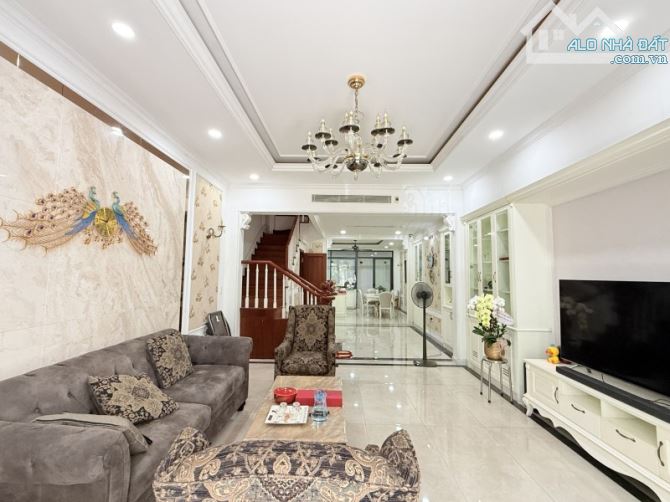 Biệt thự khu sân bay TSN, an ninh, Dt 102m2(5x20m), nội thất cao cấp, 3pn 5Wc, giá 26 tỷ - 6