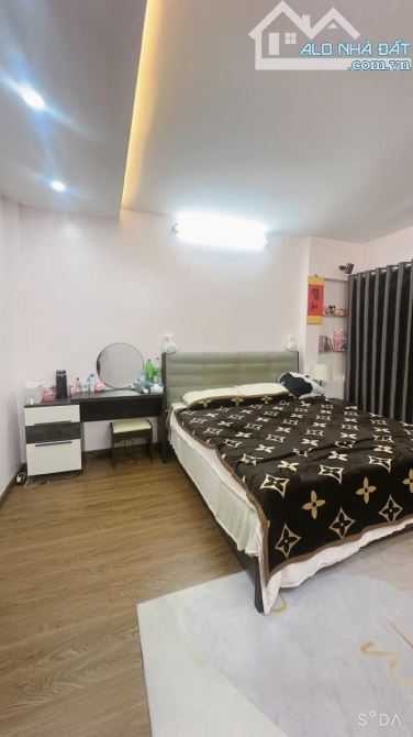 DƯƠNG QUẢNG HÀM –NGUYỄN VĂN HUYÊN- CẦU GIẤY – NHÀ ĐẸP – 10M RA  Ô TÔ – 6 NGỦ – 11.3 TỶ - 6