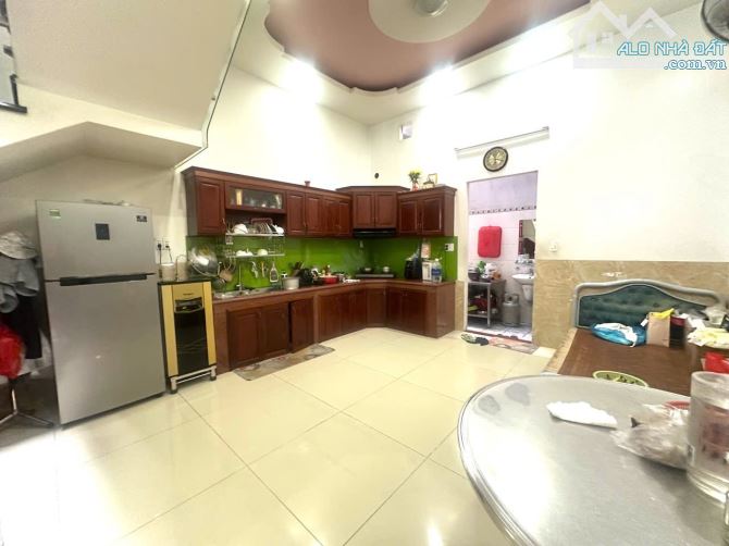 Bán nhà 3tầng  Nguyễn tri phương. P dĩ an dt 90m - 6