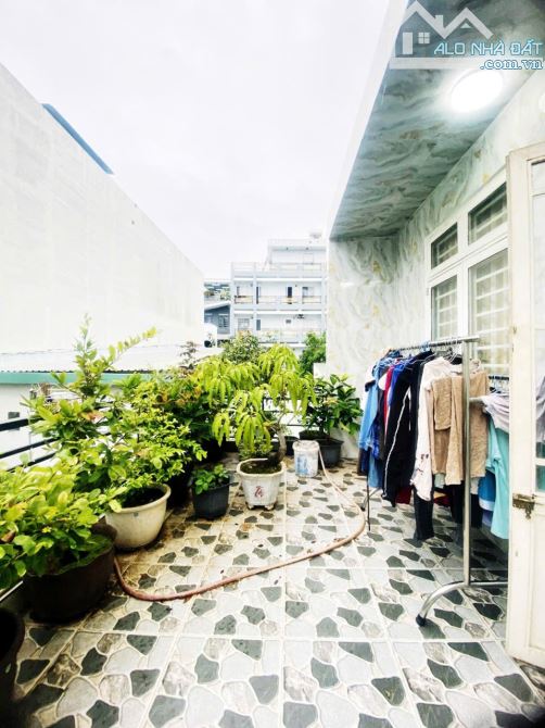 Bình Tân  2 Tầng ,98m² ( 5.4x17m, nở hậu 6.2m) , Hẻm 4m , Giá hơn 5 tỷ - 6