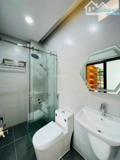 Cách mặt tiền 50m - Nhà mới 3 Tầng kế bên Chợ Tân Bình, Giáp Q10 DT: 4x16m _ Chỉ 7.8 tỷ - 6