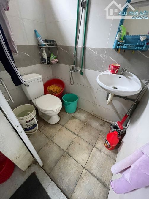 Gấp ra nhanh - Bán nhà Hương Sơ gác đúc. Hướng Đông Nam, đối lưng Công viên. Giá sốc - 6