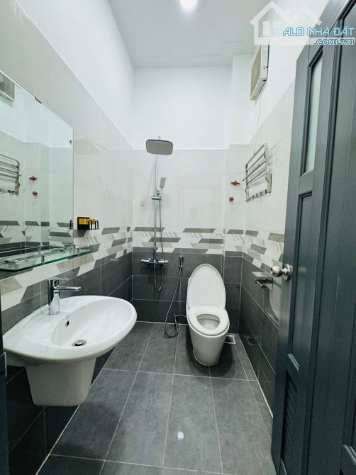GẦN EMARK GÒ VẤP-XE HƠI THÔNG,NGỦ TRONG NHÀ-70M2 CHỈ NHỈNH 6T - 6