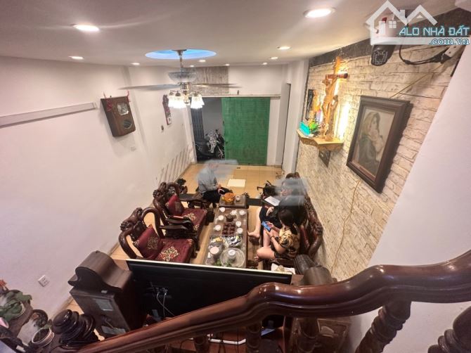 B.Á.N CCMN ĐỐNG ĐA. 42M2. MT: 5M. NỞ HẬU. 6 TẦNG. 10 PHÒNG. WC, CẦU THANG GIỮA. - 6