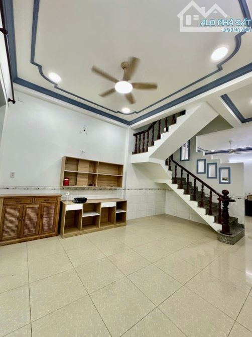 Hẻm ô tô 6m - 6.3 tỷ thương lượng - Nhà mới 3 tầng 64.3m2 - Full nội thất - Ngay Phạm Văn - 6