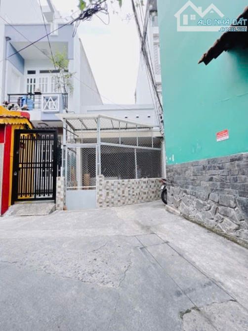 Nhà cấp 4 DT 81,5m2 - Ngang 4,5m dài 15m - 20m ra mặt tiền đường Quận 4 - 6