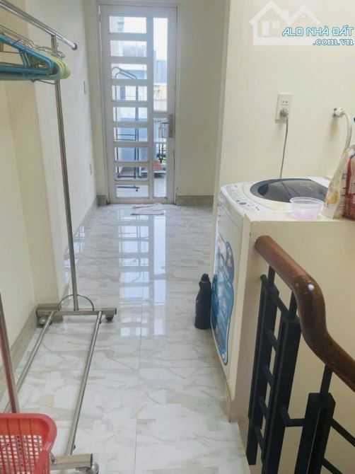 Mua 1 tặng 1. Nhà 3 tầng 6x12m, 6 phòng, 20tr/tháng Quận 4 - 6