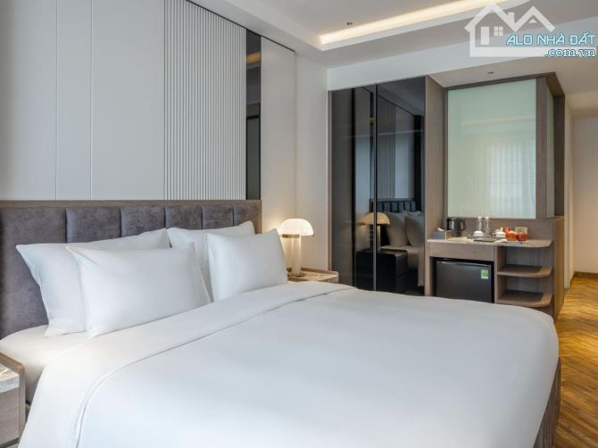 Cần bán gấp khách sạn mặt phố Lò Sũ 236m2, 15 tầng, MT 7.5m, 71 phòng - Giá 259 tỷ - 6