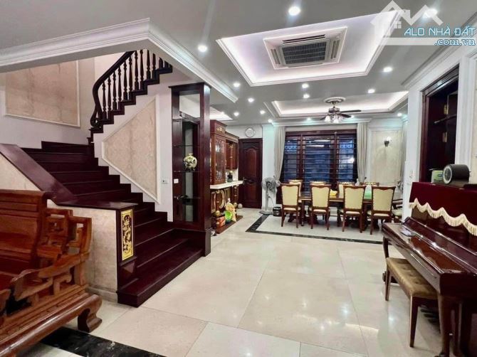 Bán biệt thự sân vườn, KĐT Dịch Vọng - Đường Lớn 5 Ô tô tránh - 340m2 x 4T MT 18m - 119 tỷ - 7