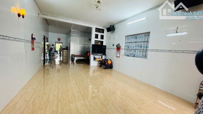 NHÀ VƯỜN SUM SUÊ GẦN 3000M2 ĐẤT ĐỎ- HCM🏝️🏝️🏝️ 🌈🌈GIÁ BÁN: 10TỶ TL🌈🌈 ---- 🌈Dt: 2715m - 7