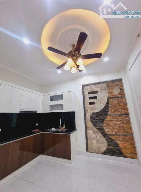 ĐỐNG ĐA - ĐƯỜNG LÁNG - 40M2 - 5 TẦNG - MT 4M - NGÕ NÔNG CÁCH PHỐ CHỈ 35M - NHỈNH 10 TỶ - 7