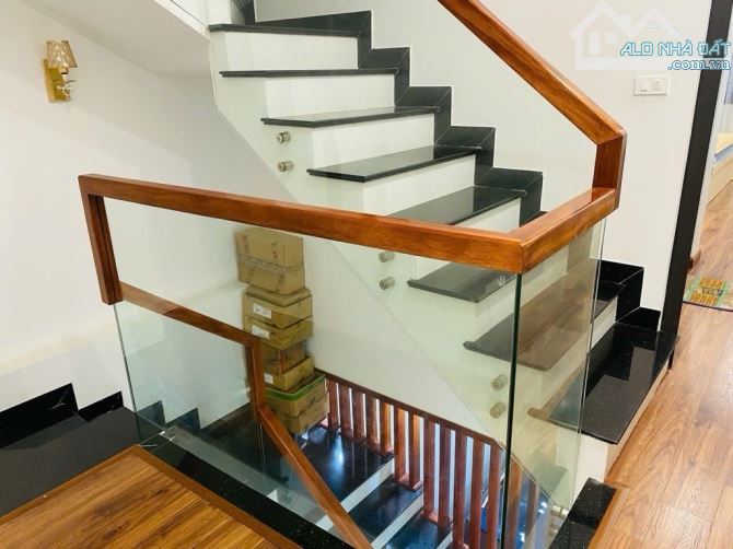 NHỈNH 9 TỶ CÓ NGAY NHÀ 6 TẦNG THANH MÁY GARA Ô TÔ RA VÀO Ở TT VIỆT HƯNG MỚI - ĐẸP HIỆN ĐẠI - 7