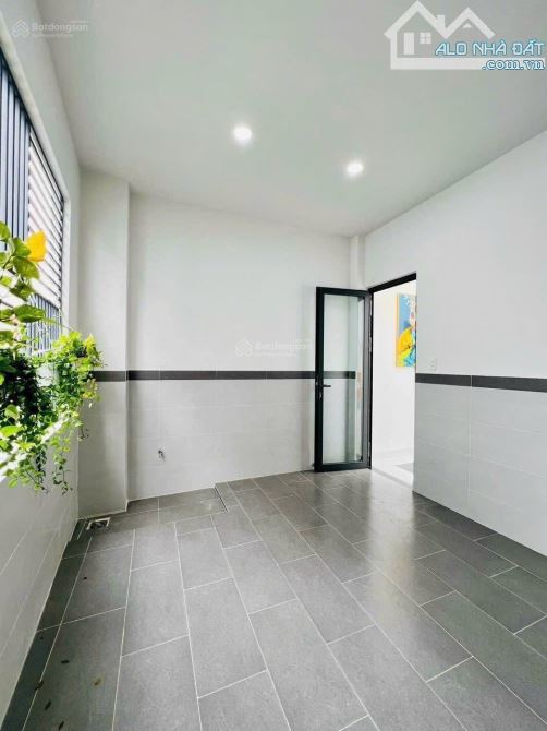 Cách mặt tiền 50m - Nhà mới 3 Tầng kế bên Chợ Tân Bình, Giáp Q10 DT: 4x16m _ Chỉ 7.8 tỷ - 7
