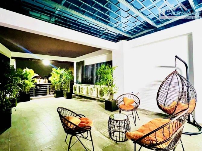 SIÊU PHẨM SÁT MẶT TIỀN - 7 CHỖ VÔ NHÀ - THANG MÁY NHẬP - NGAY VINCOM QUANG TRUNG, BV 175. - 7