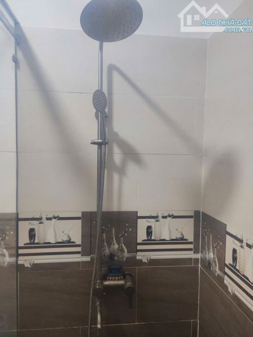 Nhà đẹp hxt gần ngã tư Bình Phước. 1 trệt 3 lầu, 5pn 4wc, full nội thất - 8