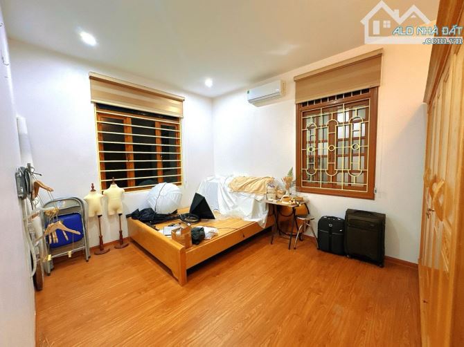 HÀO NAM-ĐỐNG ĐA-LÔ GÓC 3 MẶT THOÁNG-NHÀ DÂN XÂY-ĐẦY ĐỦ CÔNG NĂNG-GẦN Ô TÔ-13.2 TỶ - 8