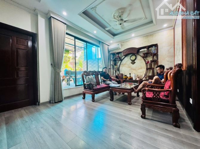 🌺 HÀNG SIÊU VIP - LÔ GÓC - NHÀ 4 TẦNG MẶT PHỐ - KINH DOANH SẦM UẤT - ĐƯỜNG RỘNG OTO TRÁNH - 8