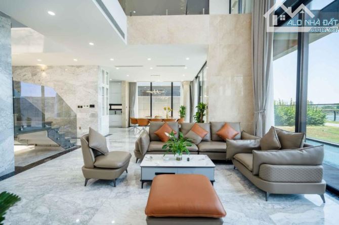 SIÊU PHẨM VILLA MẶT SÔNG HÀN VIEW CỤC ĐẸP GIÁ ĐẦU TƯ 300M2 GIÁ 33 TỶ CÁCH BIỂN 1KM - 8