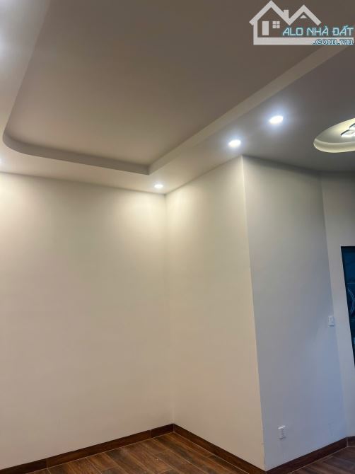 Bán nhà góc 2 mặt tiền thiết kế dạng căn hộ dịch vụ ngay cổng chào Bình Dương (8x23) - 8
