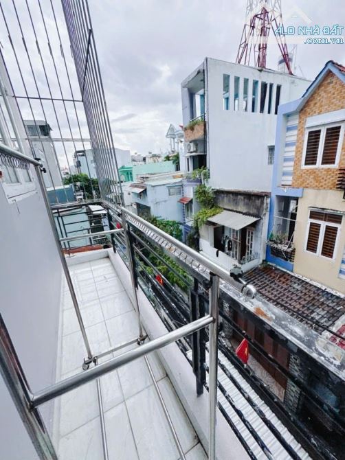 9 phòng _ DT 70m _ TN 35 triệu/ tháng_ 4,3x17m _ Quận 4 - 8