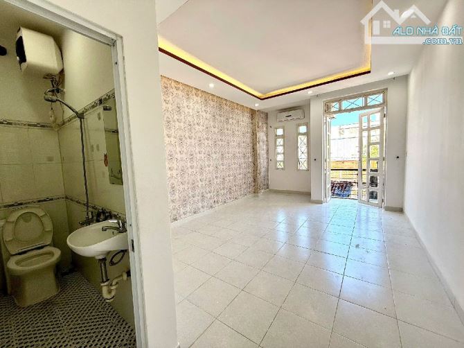 🎉🎉📌 em siêu phẩm 4 tầng cực hot quận Hải Châu vị trí đẹp thoáng .Chỉ cần sách đồ vào là - 9
