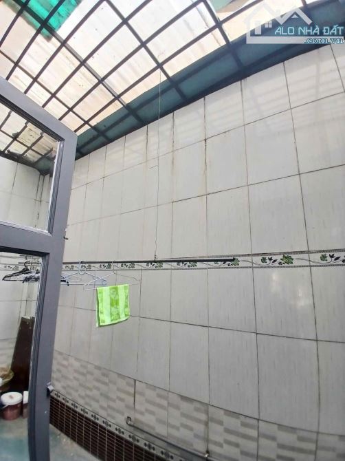 NHÀ 4 TẦNG BTCT MỚI TINH SANG TRỌNG, 96M2, 4PN, 4WC, HXH, GẦN CHỢ ĐÔNG QUANG, CHỈ 7,5 TỶ - 9