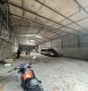 Cho thuê kho xưởng dt 320m2 thông sàn mặt tiền 10 mét, mái chống nóng cao 8m tại Phúc Diễn