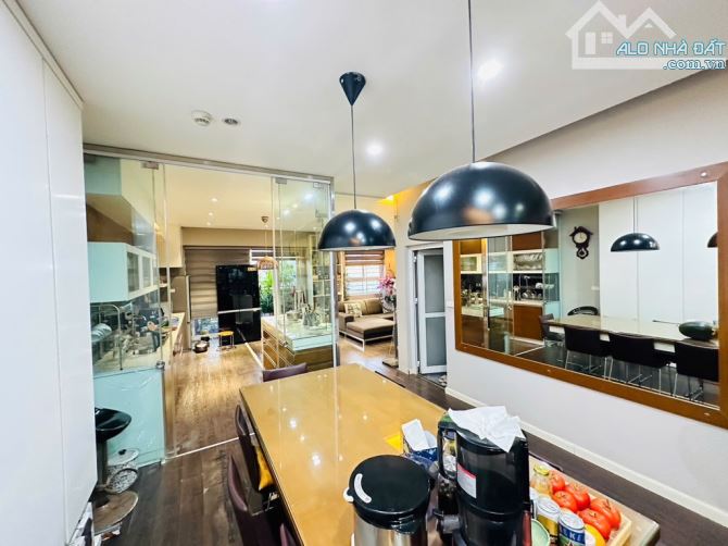 Bán căn Chung cư cao cấp mặt phố Thái Hà - Sông Hồng Park View, 3 ngủ - 11 tỷ