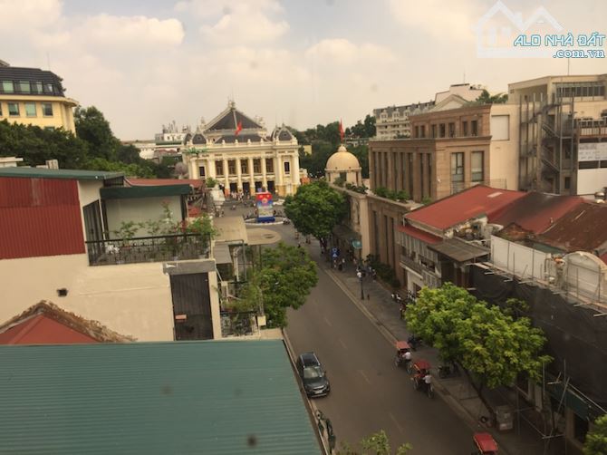Cho thuê căn hộ pháp cổ tầng 4 mặt phố Tràng Tiền