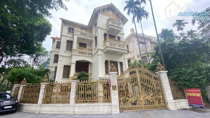 Bán biệt thự mặt phố Đỗ Đình Thiện, Nam Từ Liêm DT 368m² x 5T, MT 16,9m. Giá Rẻ.