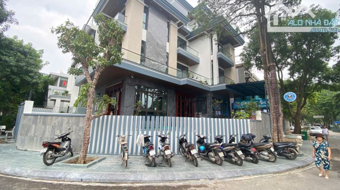 Bán biệt thự mặt phố Đỗ Đình Thiện, Nam Từ Liêm DT 611m² x 6T, MT 21,7m. Giá Rẻ.