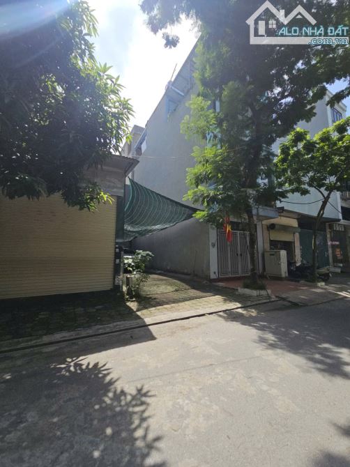 Đầu tư đất phân lô Hàng Bè, Kiến Hưng, Hà Đông, vỉa hè rộng, Ô tô tránh, chỉ hơn 11 tỷ