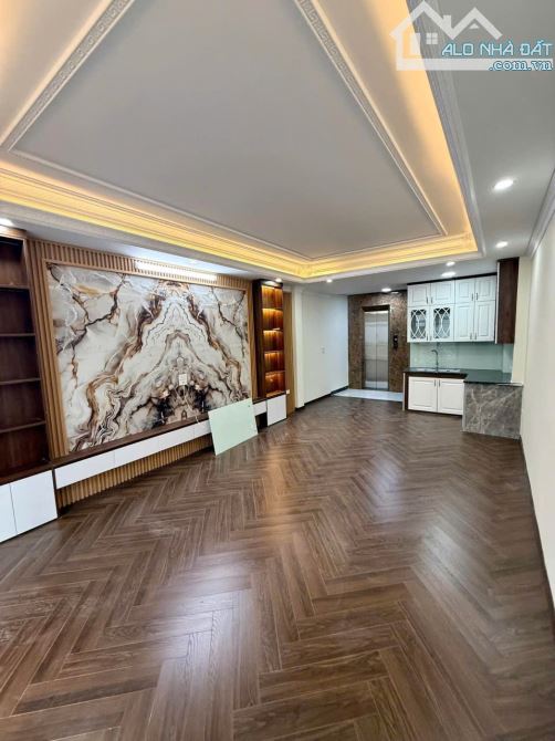 13 tỷ, 47m2, 6 tầng thang máy, mới kính koong, ô tô vào nhà,Thanh Lân, Hoàng Mai