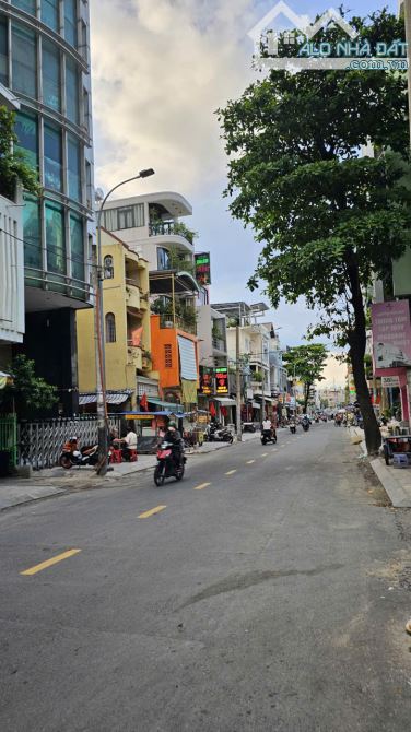 MẶT TIỀN KINH DOANH Q1  NHỈNH 350 TRIỆU M2