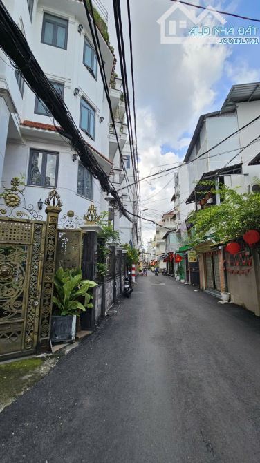 Mặt tiền  Nguyễn Cảnh Chân giao Nguyễn Trãi  P. Nguyễn Cư Trinh Q1  HƠN 300 TRIỆU M