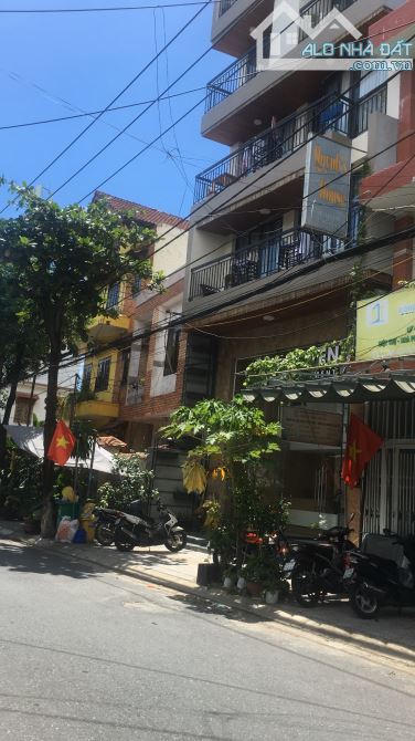 NHÀ 3 TẦNG PHAN BÁ PHIẾN SÁT MẶT PHỐ- GẦN BIỂN- Ô TÔ ĐẬU GẦN NHÀ