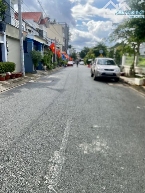 🌹NHÀ 2 TẦNG, ĐƯỜNG NHỰA 8m, VỈA HÈ 2m, GẦN LÃ XUÂN OAI - LÊ VÂN VIỆT, 100m2, GIÁ 11,5T🧄