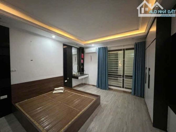 Bán nhà Nguyễn Trãi, ngõ 3 gác, thông các ngả, 30m ra phố lớn, ô tô tránh, giá 7tỷ500