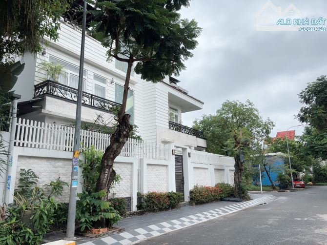 HÀNG HIẾM – BIỆT THỰ CĂN GÓC 3 MẶT TIỀN – SADECO PHƯỚC KIỂN – GẦN TRƯỜNG RMIT
