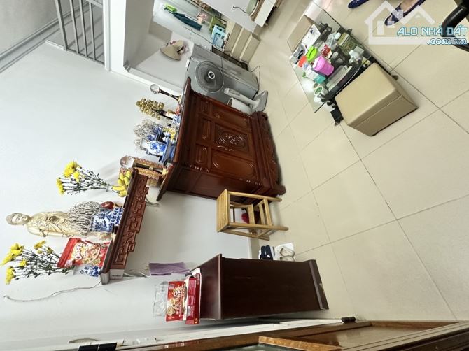 Bán nhà tập thể Nguyễn Công Trứ 50m vuông có thể làm 2 ngủ chỉ 3 tỷ vài