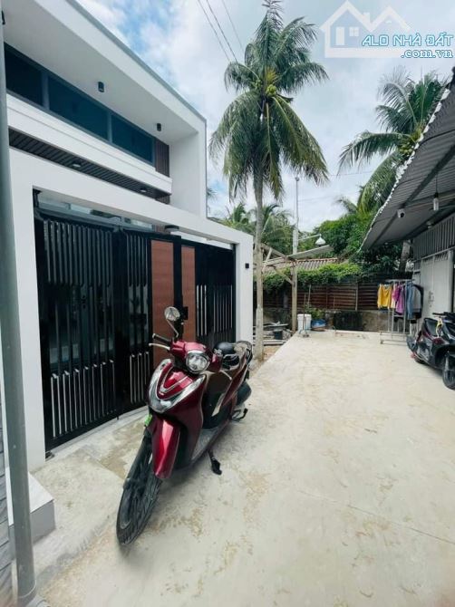 Bán gấp căn nhà cấp 4, SHR, 92,1m2, Tân Thông Hội, Giá 850tr.
